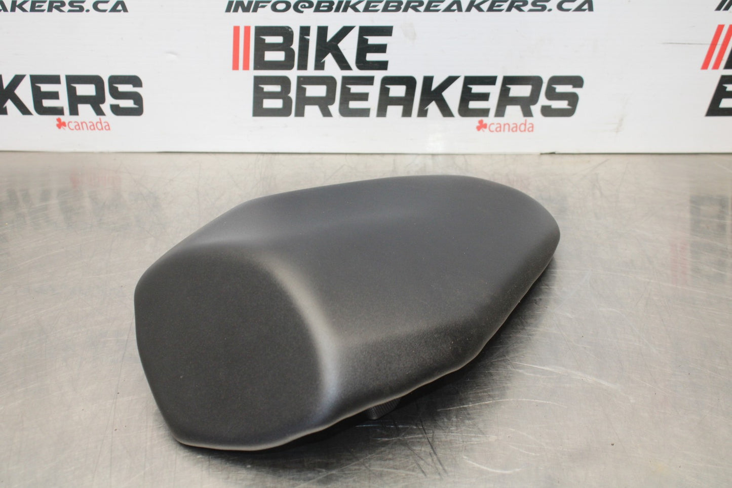 24-25 KAWASAKI NINJA ZX4R REAR PASSENGER TANDEM SEAT PAD SADDLE PILLION BB610