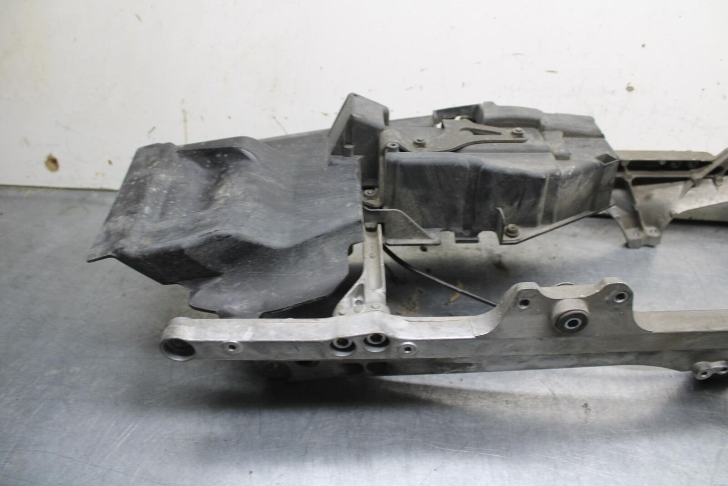 03-04 HONDA CBR600RR REAR SUBFRAME BACK SUB FRAME 50200-MEE-000 BB637