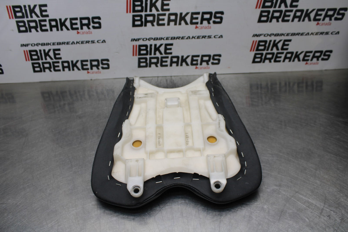 07 SUZUKI GSXR1000 FRONT DRIVERS SEAT PAD SADDLE PILLION BB770