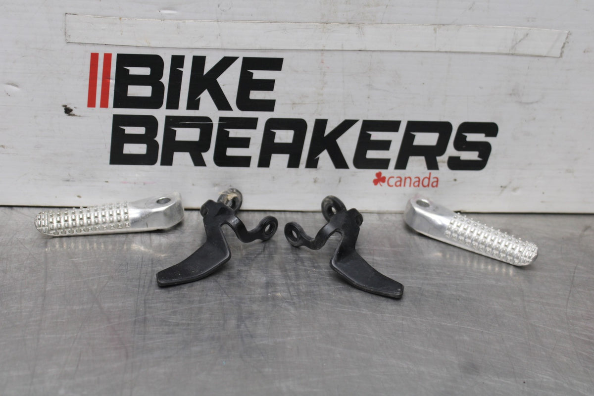 22-25 YAMAHA YZF R7 REAR BACK PASSENGER PEG SET PAIR BB940