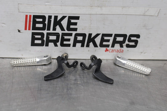 22-25 YAMAHA YZF R7 REAR BACK PASSENGER PEG SET PAIR BB940