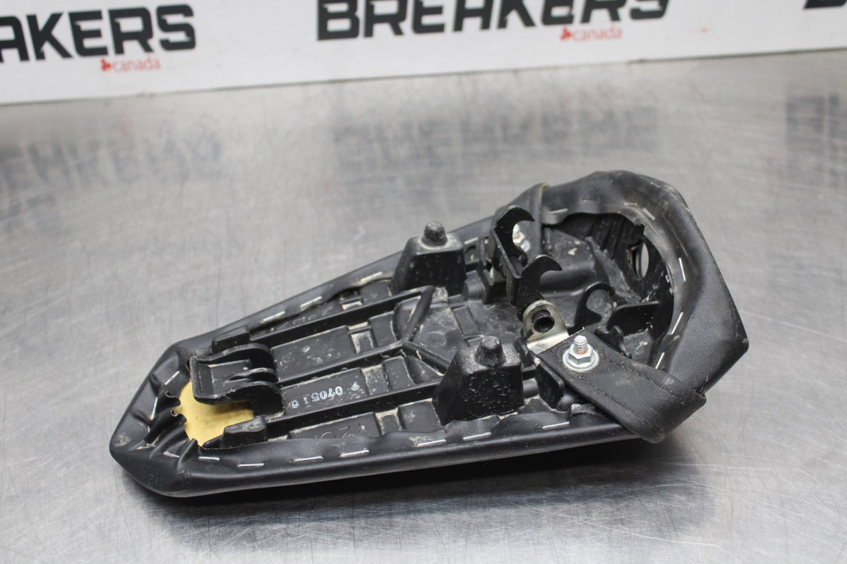 22-25 YAMAHA YZF R7 REAR BACK PASSENGER TANDEM SEAT PAD SADDLE PILLION BB769