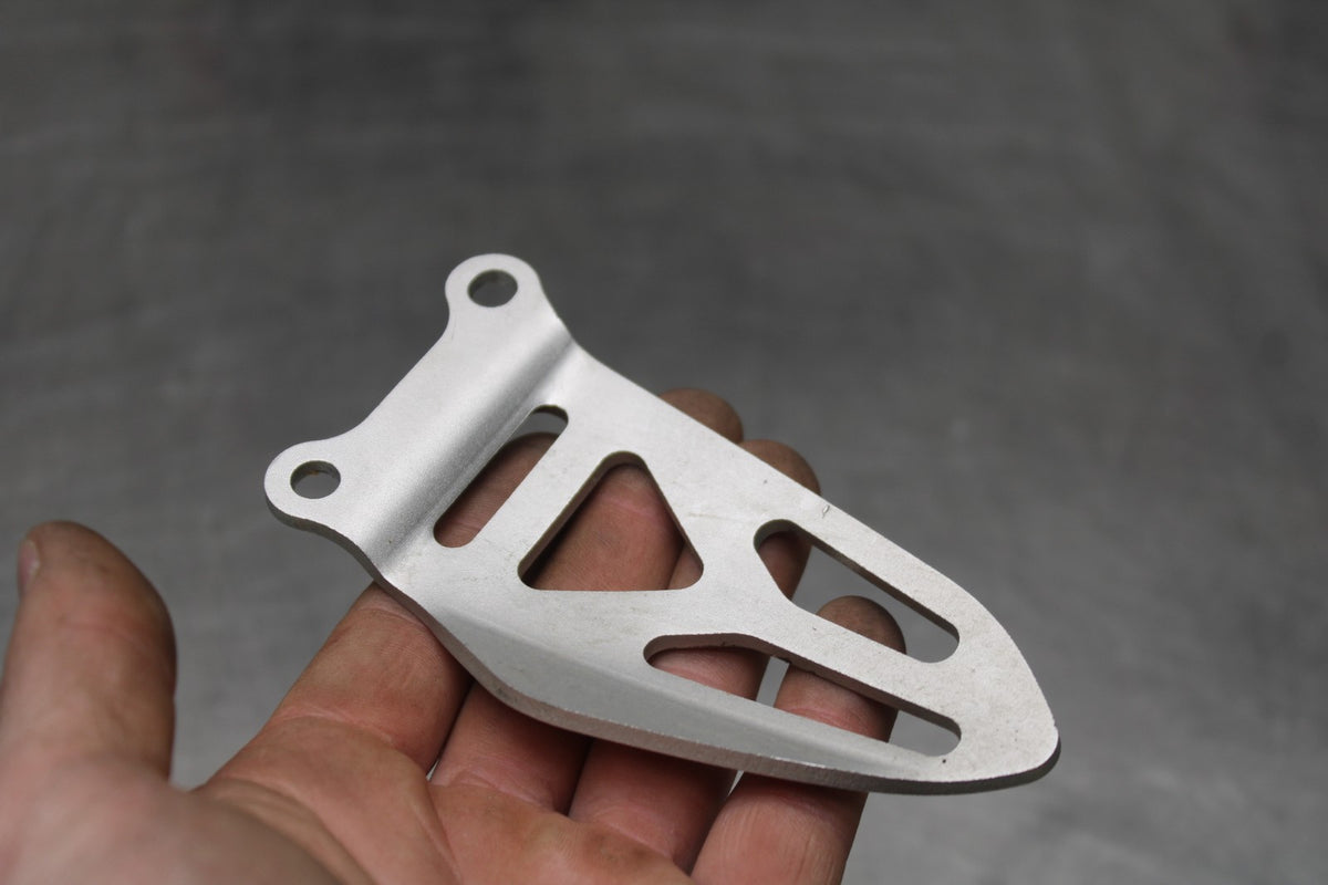 11-24 SUZUKI GSXR750 RIGHT REARSET REAR SET HEEL GUARD COVER  BB810