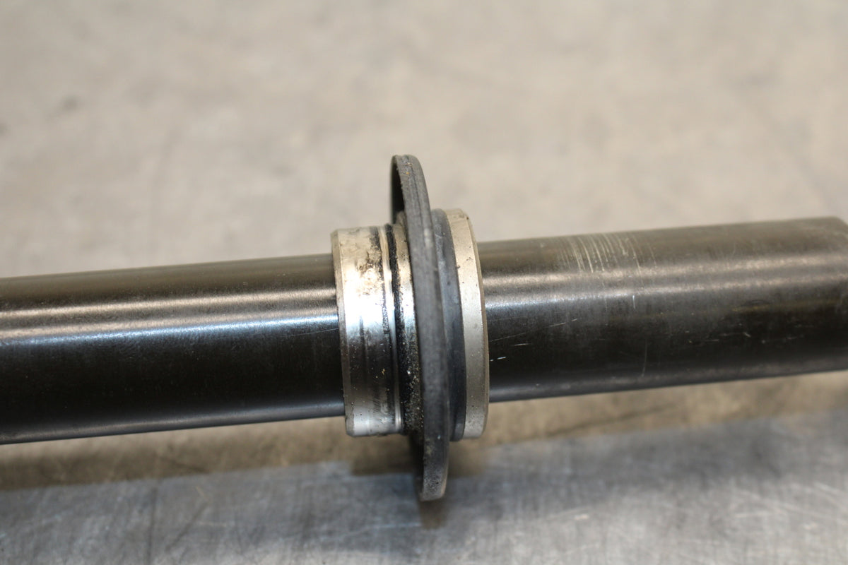 05 YAMAHA YZF R6  FRONT WHEEL RIM AXLE PIVOT BOLT BB132