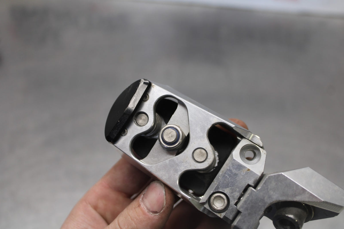 19 BMW F750GS AFTERMARKET RIGHT FRONT FOOT REST PEG STEP BB938