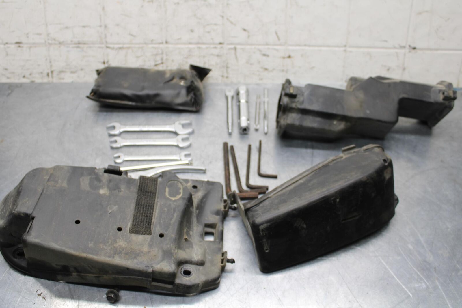 2005 Kawasaki Vulcan 1500 Classic STOCK TOOLS OEM TOOL BAG KIT SET BB576