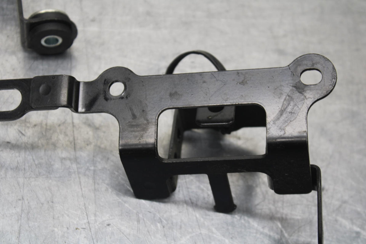 17-20 KAWASAKI 650 EX650 ABS GAS TANK RESERVOIR BRACKET AND MISCELLANEOUS BB88
