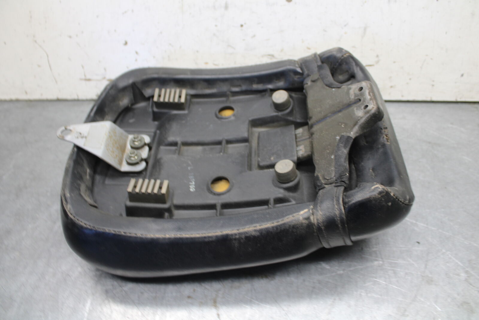 05-09 SUZUKI BOULEVARD C90 REAR DRIVERS SEAT  BB692
