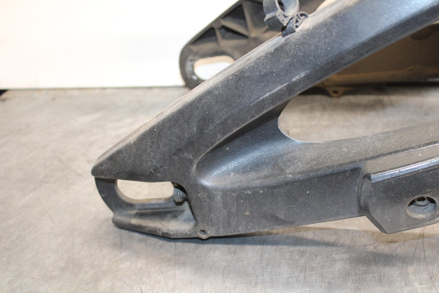03-05 YAMAHA YZF R6  REAR SWINGARM BACK SUSPENSION SWING ARM BB751