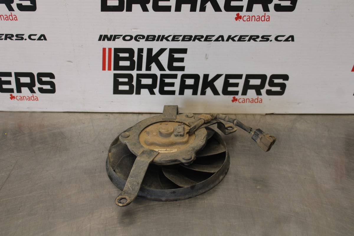 15 TRIUMPH TIGER 800 ENGINE RADIATOR COOLING FAN BB873