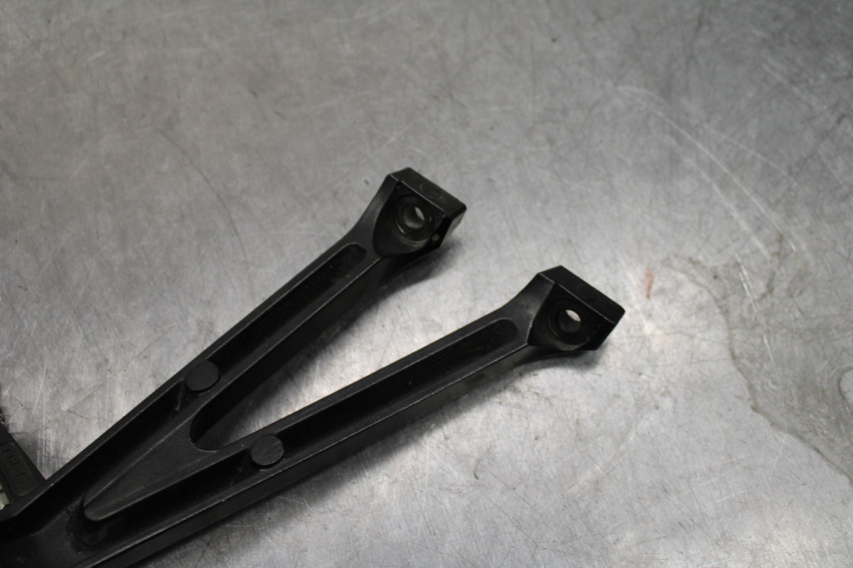 11-17 SUZUKI GSXR600 RIGHT REAR BACK PASSENGER PEG BB132