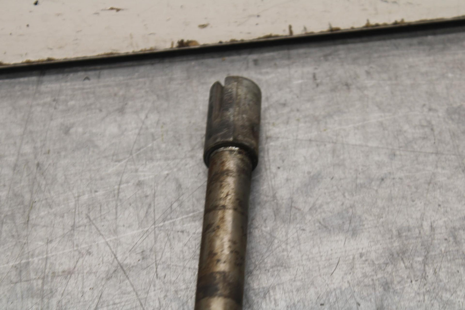 80-81 SUZUKI GS1000GL REAR AXLE BACK WHEEL RIM PIVOT BOLT AXEL BB103