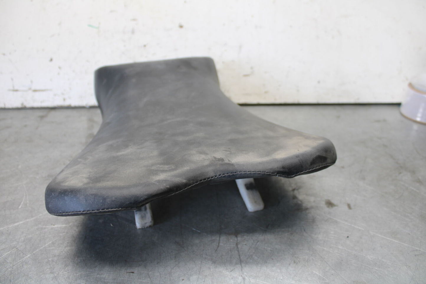 06-07 SUZUKI GSXR 600 FRONT DRIVERS SEAT PAD SADDLE PILLION  BB694