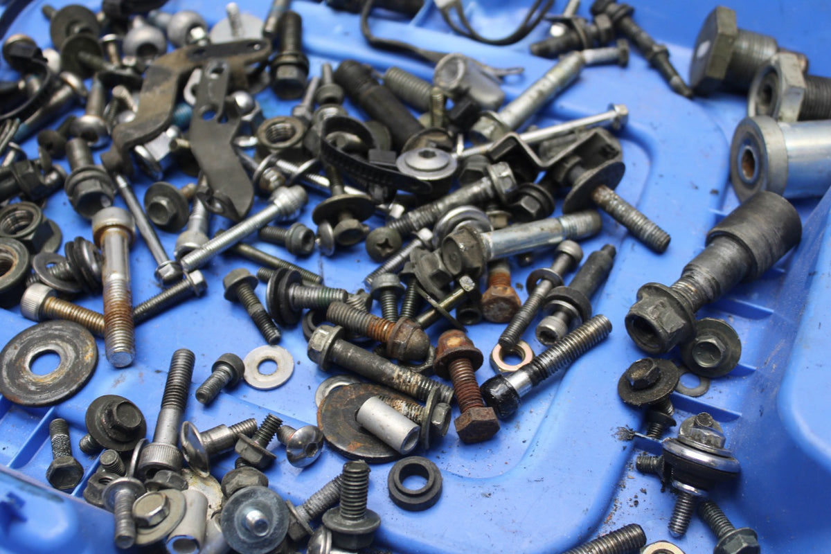 2006 Suzuki Boulevard C90  BOLTS HARDWARE MOTOR SCREWS BB849