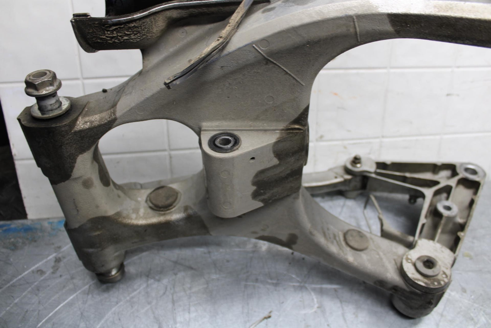 07-08 KAWASAKI CONCOURS 1400 ABS REAR SWINGARM BACK SUSPENSION SWING ARM BB449