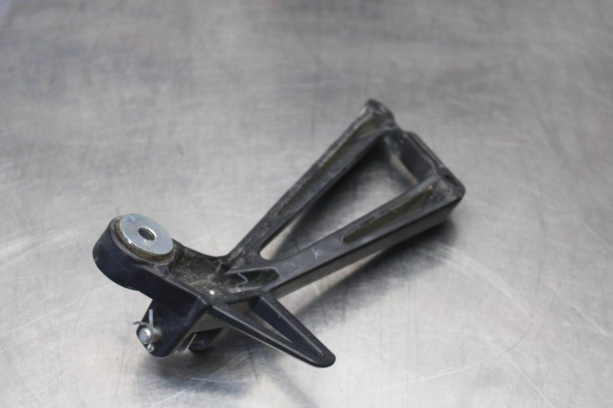 17-18 YAMAHA YZF R3 RIGHT REAR BACK PASSENGER PEG BB788