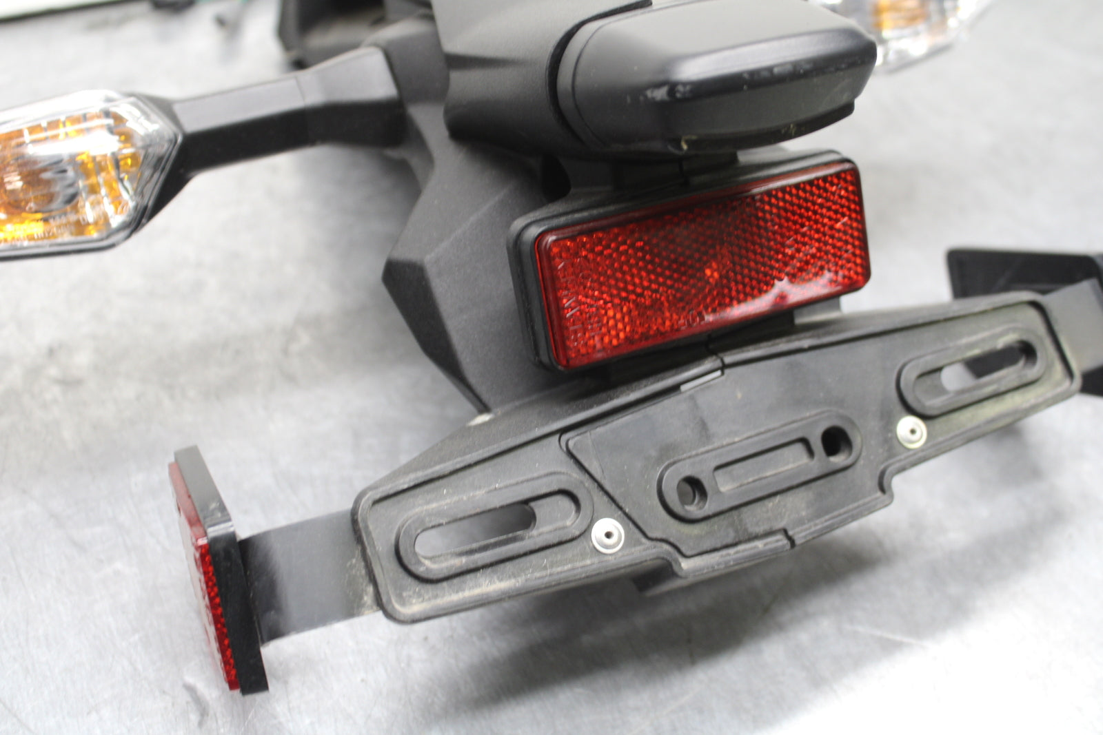 19-23 KAWASAKI NINJA ZX6R REAR BACK FENDER MUD GUARD BB749