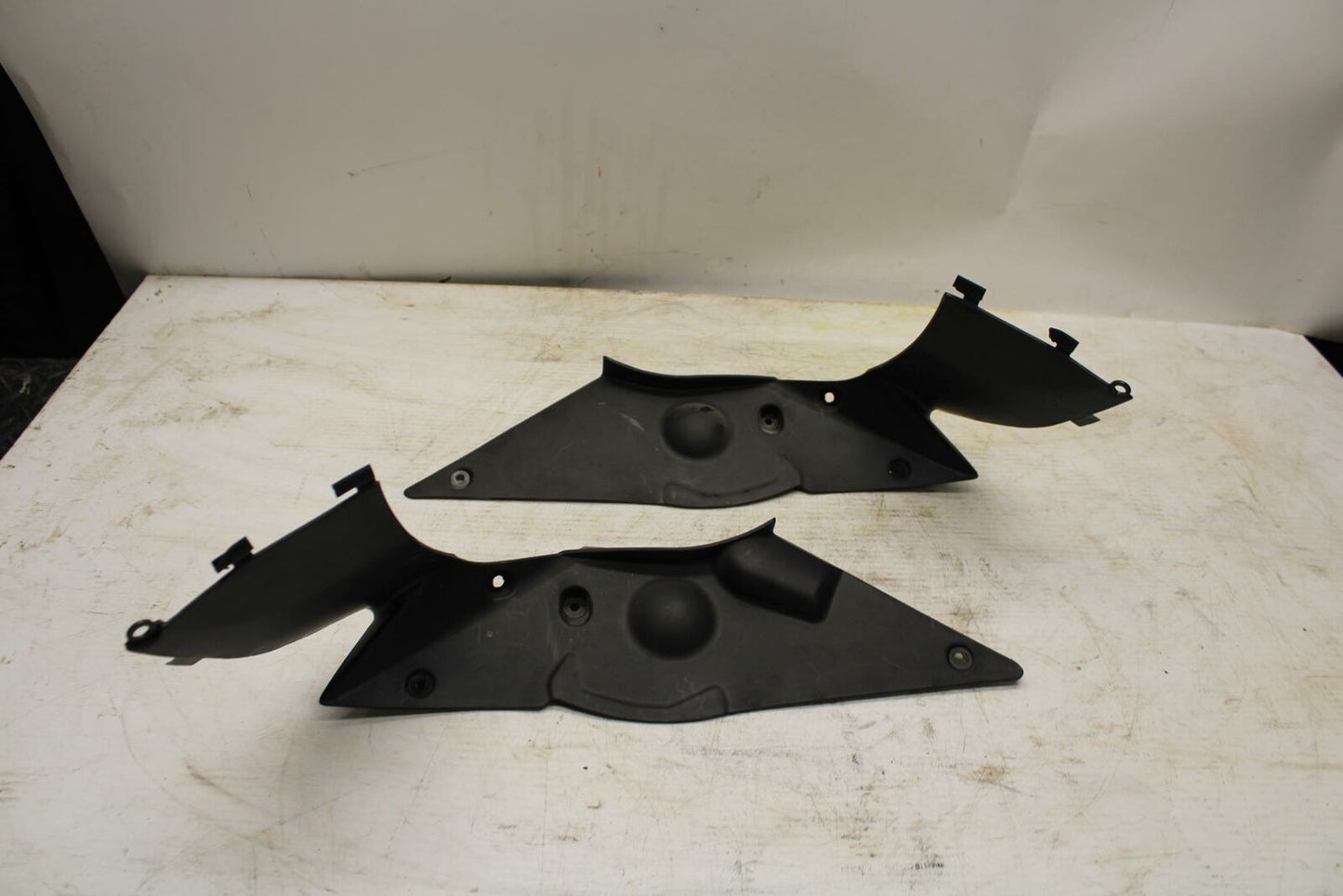 11-12 KAWASAKI NINJA 400 EX400 C LOWER FRONT UPPER INNER HEADLIGHT COWL BB358