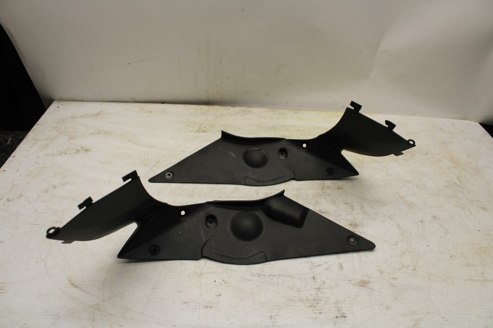 11-12 KAWASAKI NINJA 400 EX400 C LOWER FRONT UPPER INNER HEADLIGHT COWL BB358