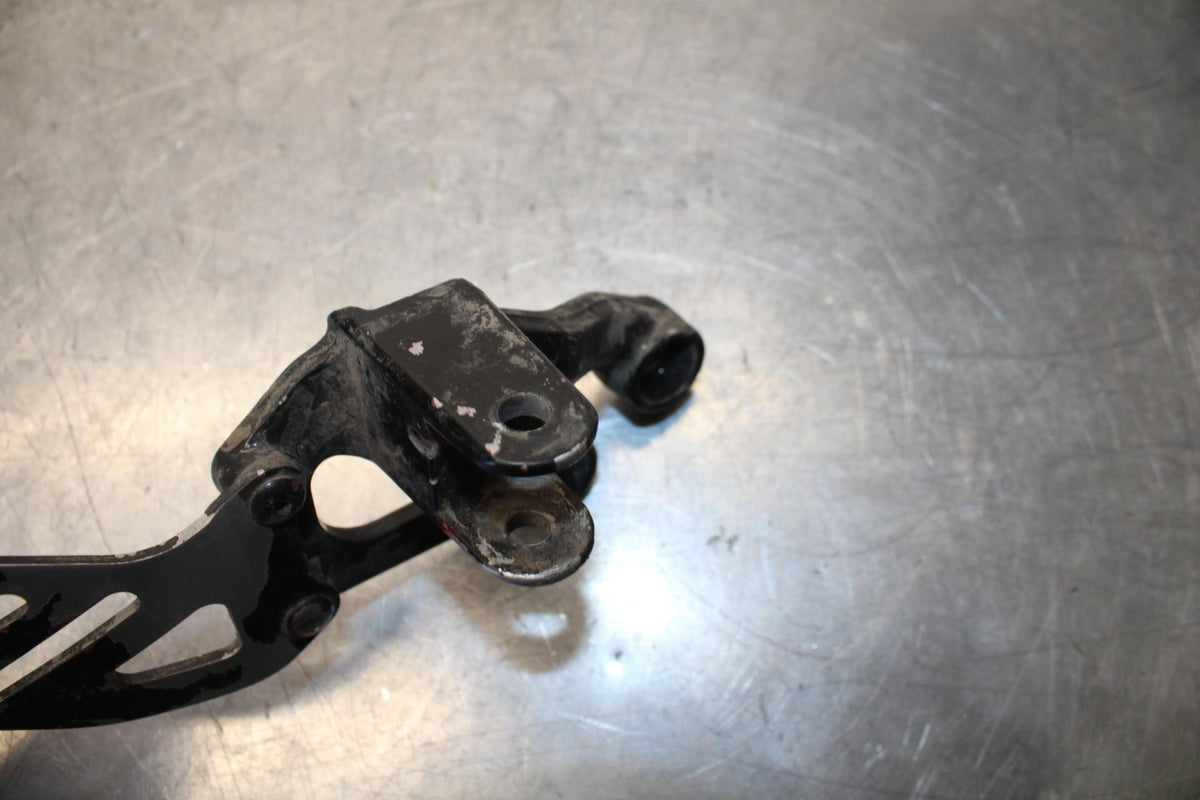 08-10 SUZUKI GSXR 600  LEFT REARSET  DRIVER FOOT PEG BRACKET MOUNT BB101 #B