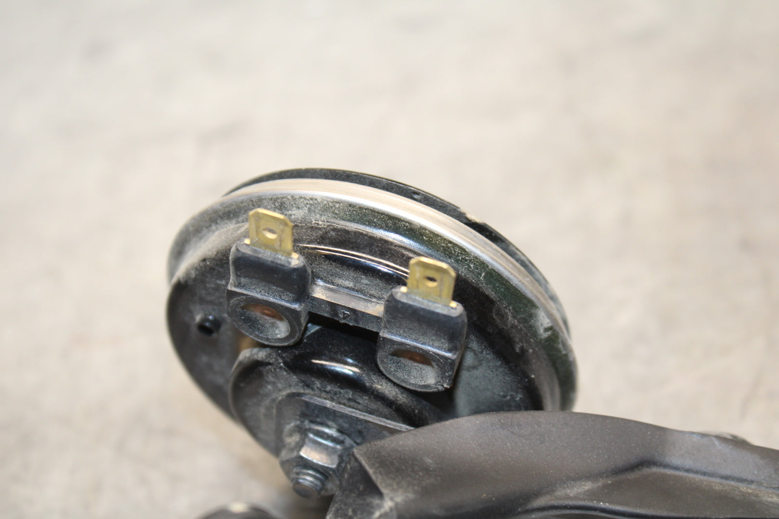 19-24 YAMAHA R3 HORN SIGNAL BB736