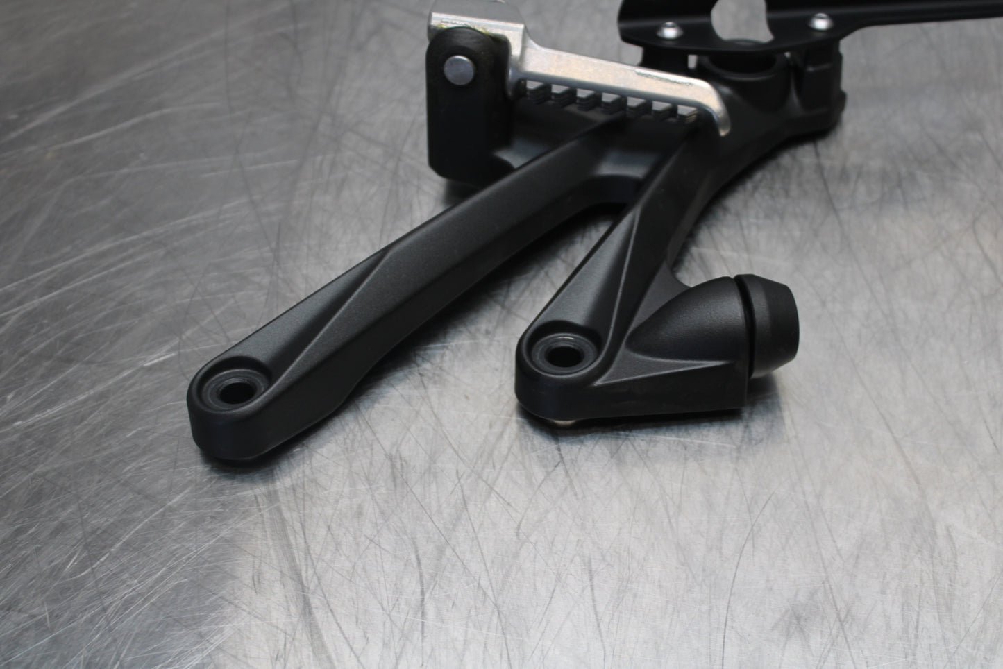 23-24 KAWASAKI NINJA ZX14R REAR BACK PASSENGER PEG SET PAIR BB153