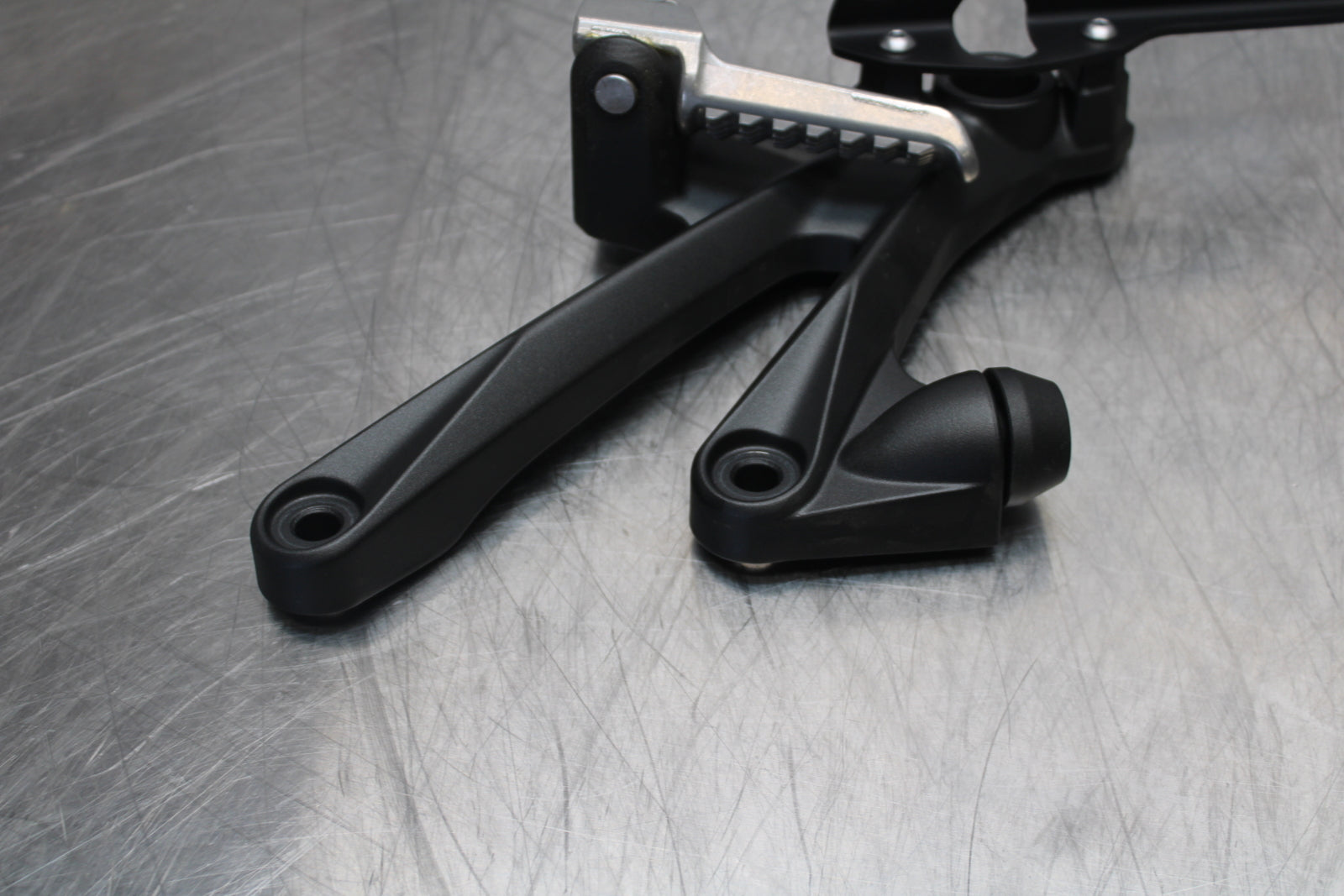 23-24 KAWASAKI NINJA ZX14R REAR BACK PASSENGER PEG SET PAIR BB153