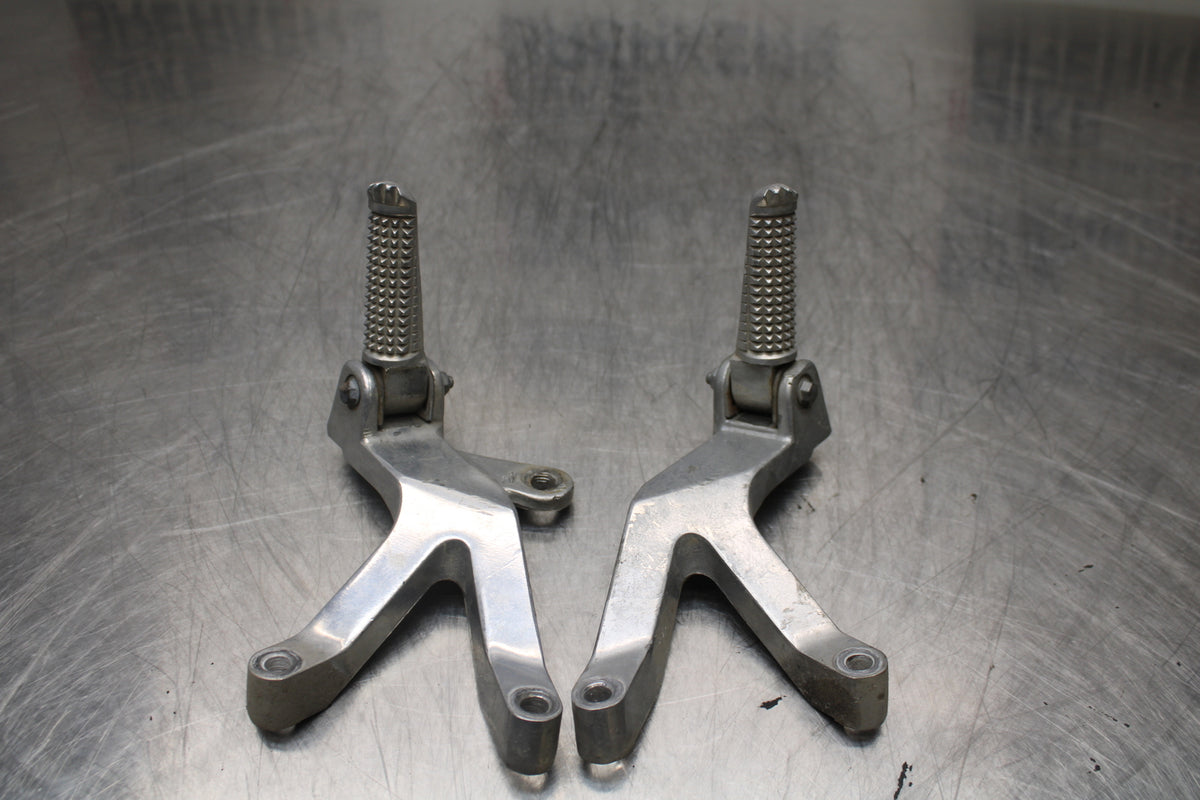 96-07 YAMAHA YZF600R REAR BACK PASSENGER PEG SET PAIR BB158