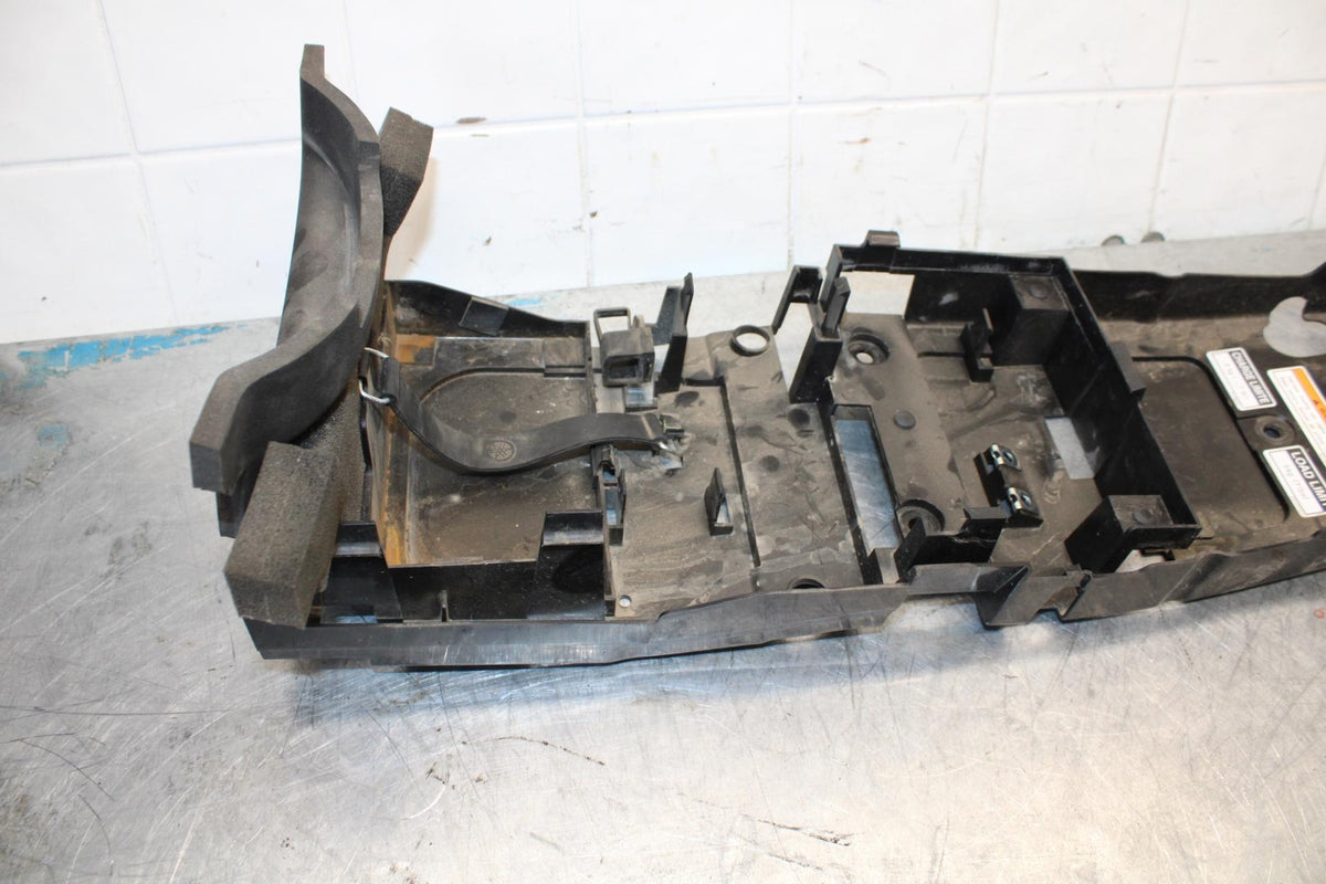 08-16 YAMAHA YZF R6 REAR BACK TAIL UNDERTAIL BATTERY TRAY PLASTIC BB436