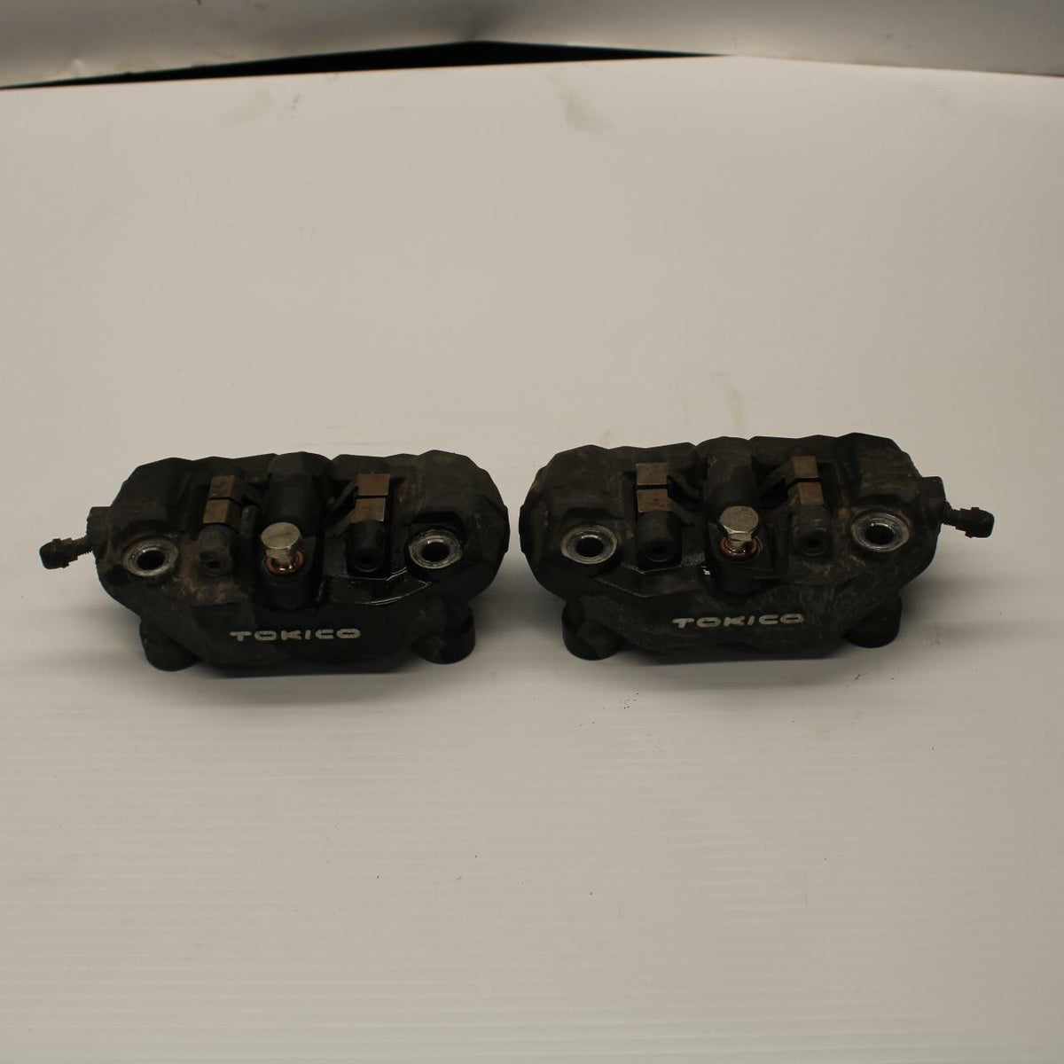 08 SUZUKI GSXR1000 RIGHT LEFT FRONT BRAKE CALIPER SET PAIR CALIPERS BB263