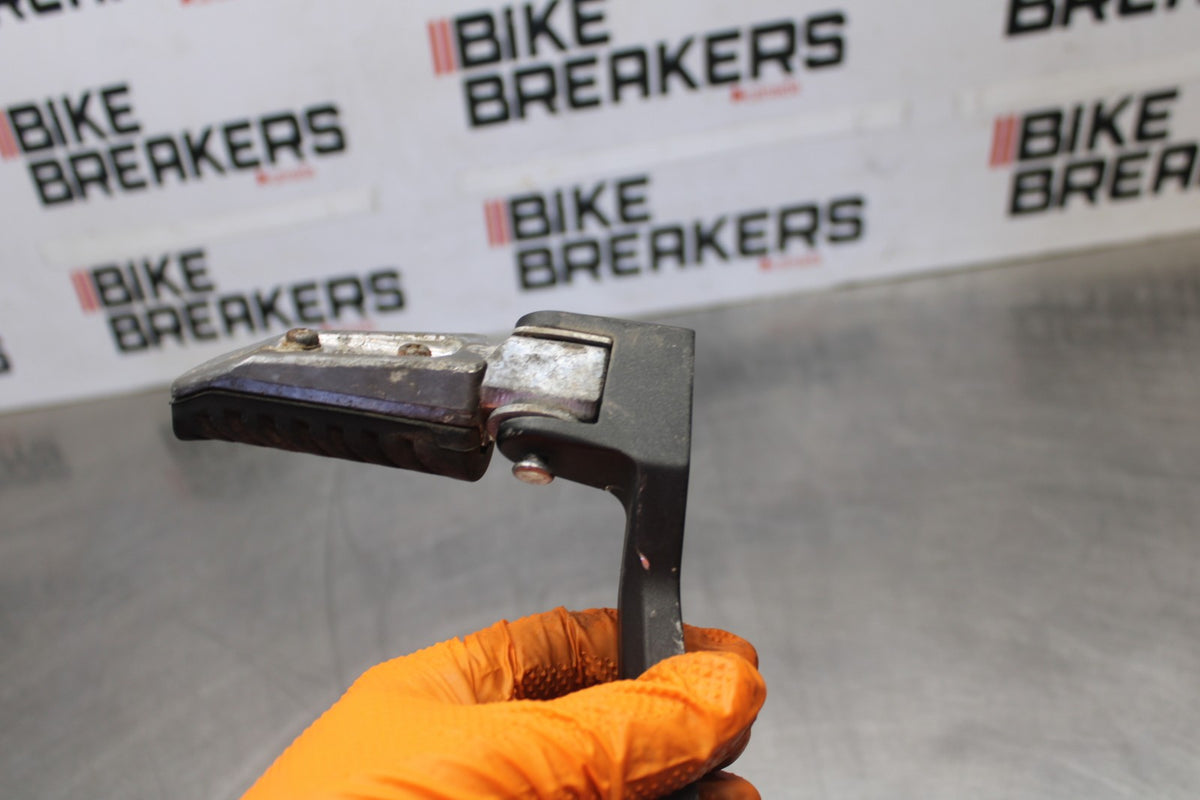 23 KAWASAKI NINJA 650 EX650 LEFT REAR BACK PASSENGER PEG BB920