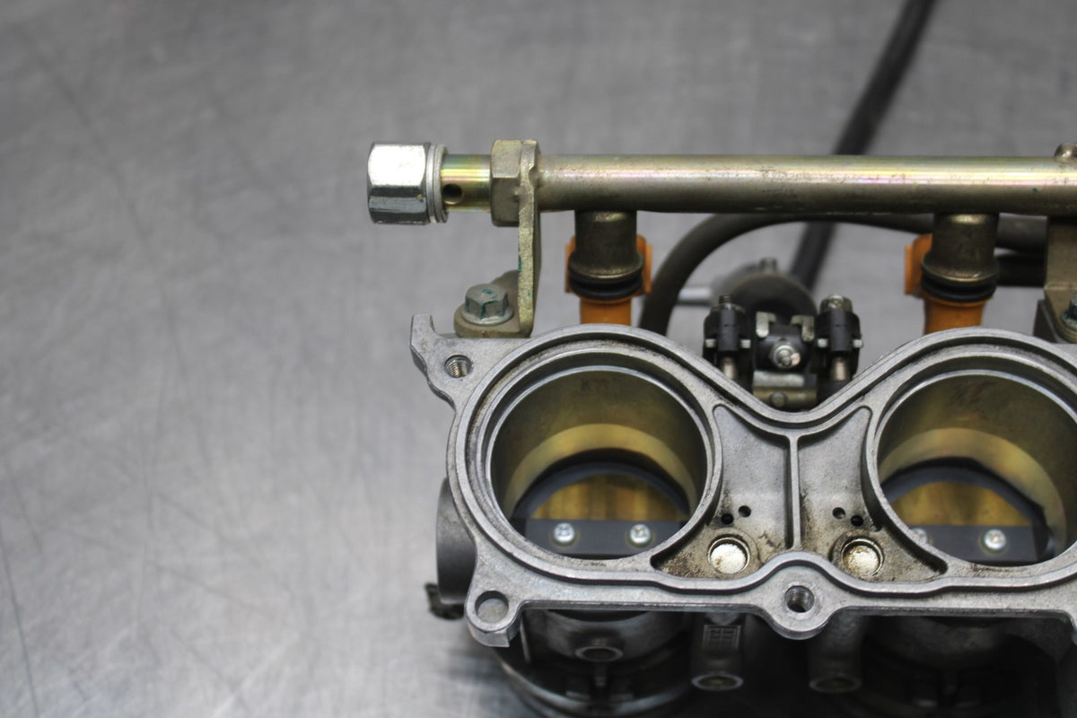 05-06 HONDA CBR600RR MAIN FUEL INJECTORS / THROTTLE BODIES BB624