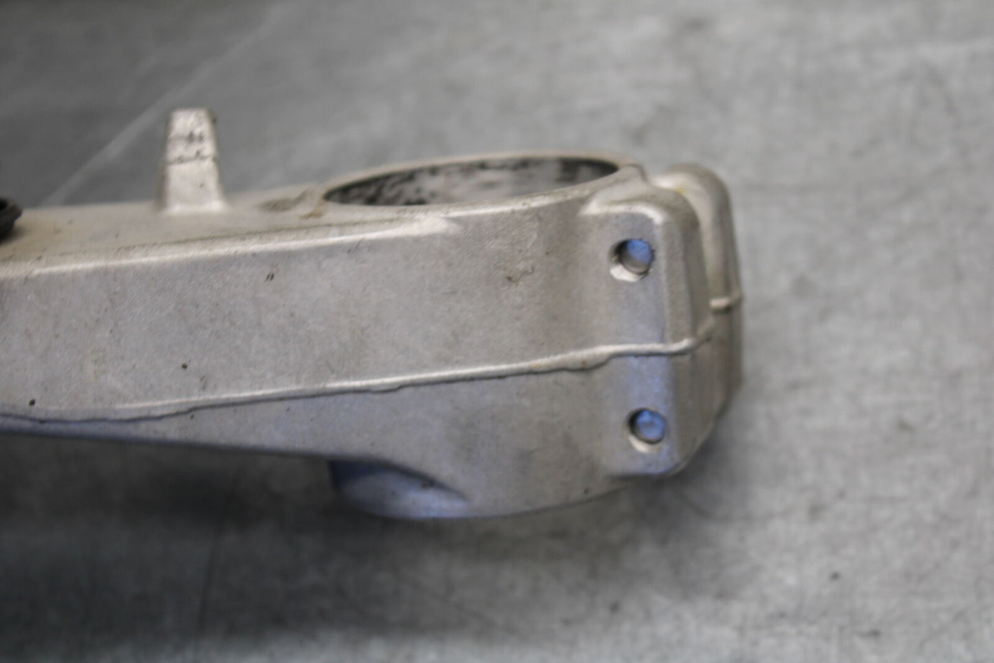 05-06 SUZUKI GSXR1000 FRONT FORKS CLAMP LOWER TRIPLE TREE STEM 51410-41G00 BB677