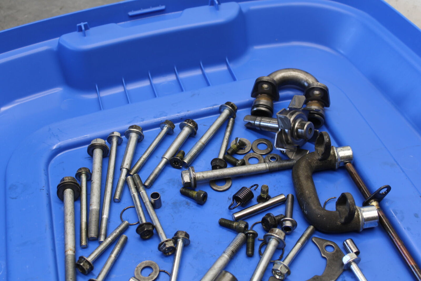08-09 YAMAHA YZF R6S ENGINE MOUNTING BOLTS HARDWARE MOTOR SCREWS  BB690