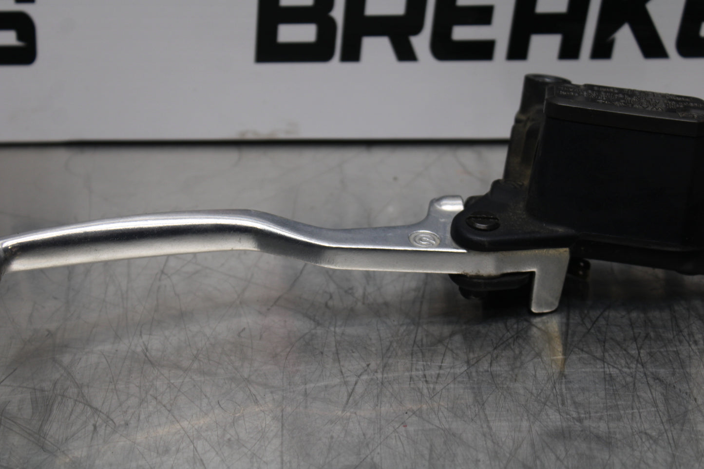 08 MOTO GUZZI BREVA 750 FRONT BRAKE MASTER CYLINDER w/ LEVER BB154