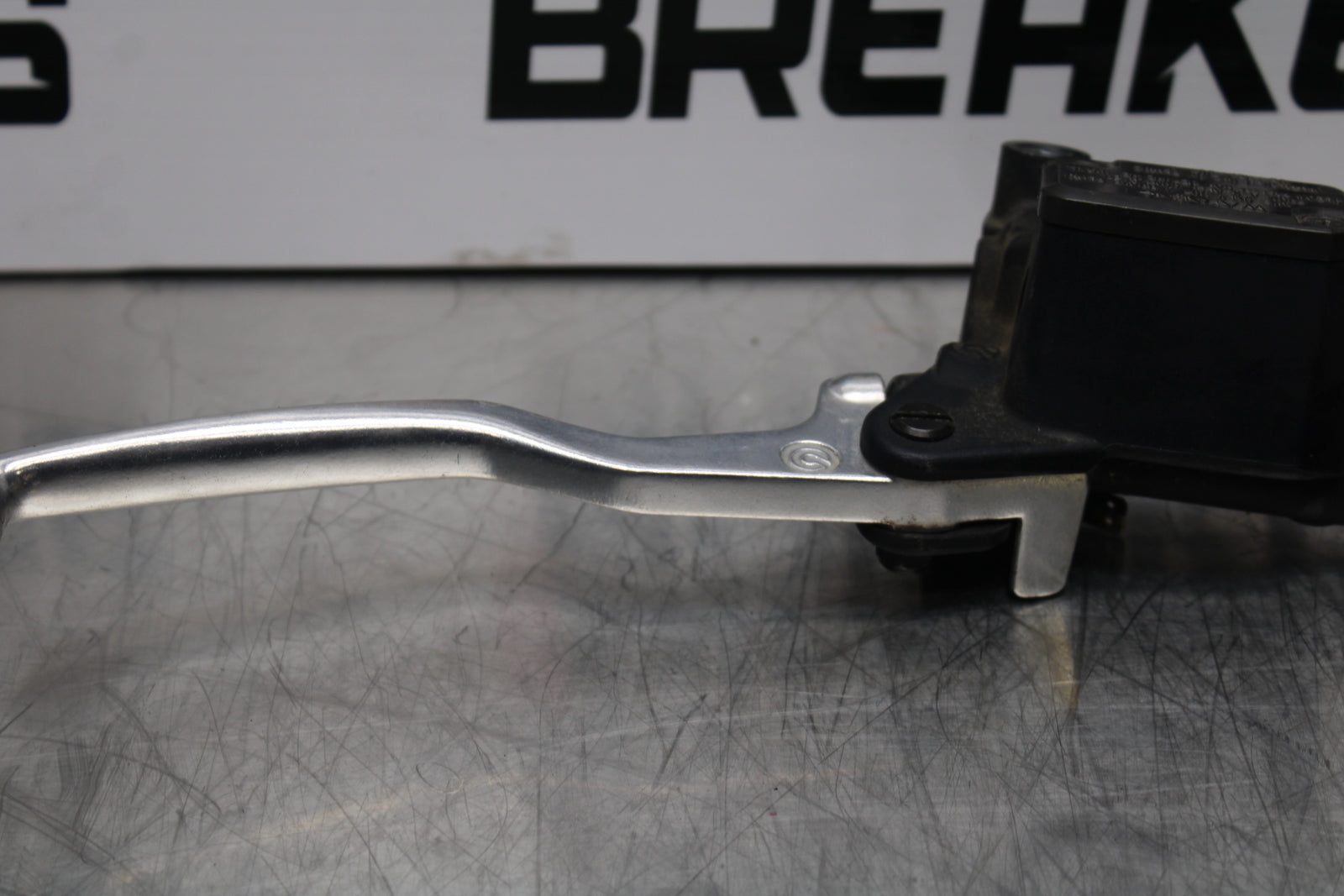 08 MOTO GUZZI BREVA 750 FRONT BRAKE MASTER CYLINDER w/ LEVER BB154