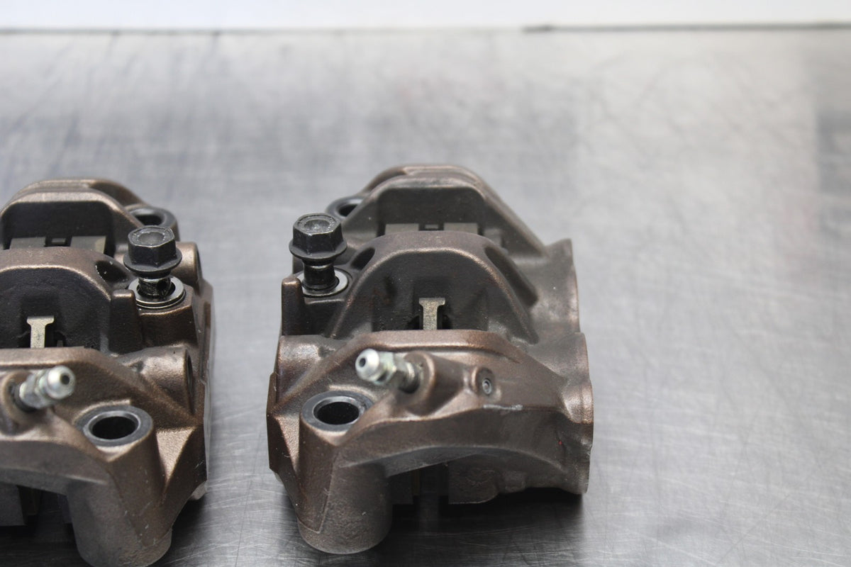 13-24 HONDA CBR600RR RIGHT LEFT FRONT BRAKE CALIPER SET PAIR CALIPERS BB772