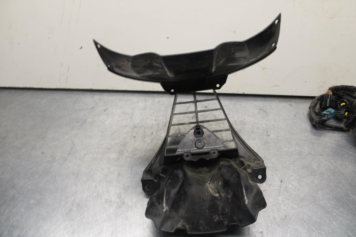 2007 Yamaha YZF R6 FRONT CENTER COWL FAIRING BB80