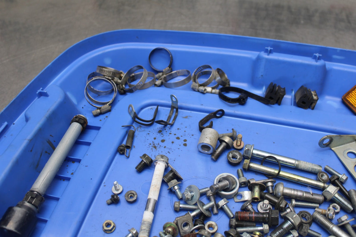 98-05 HONDA SUPER HAWK 1000 VTR1000F MOUNTING BOLTS HARDWARE SCREWS BB924