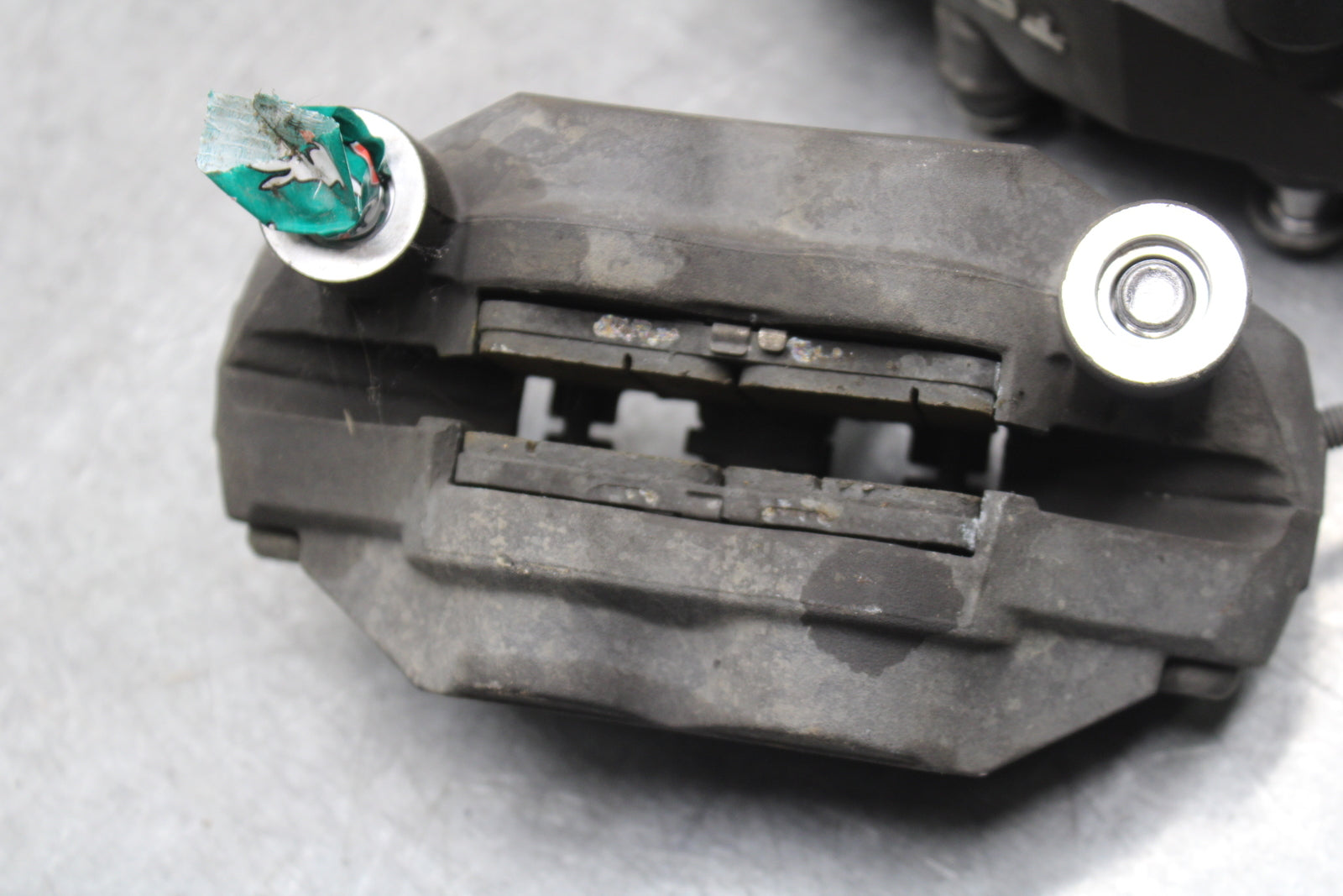 06-07 SUZUKI GSXR750 RIGHT LEFT FRONT BRAKE CALIPER SET PAIR CALIPERS BB670