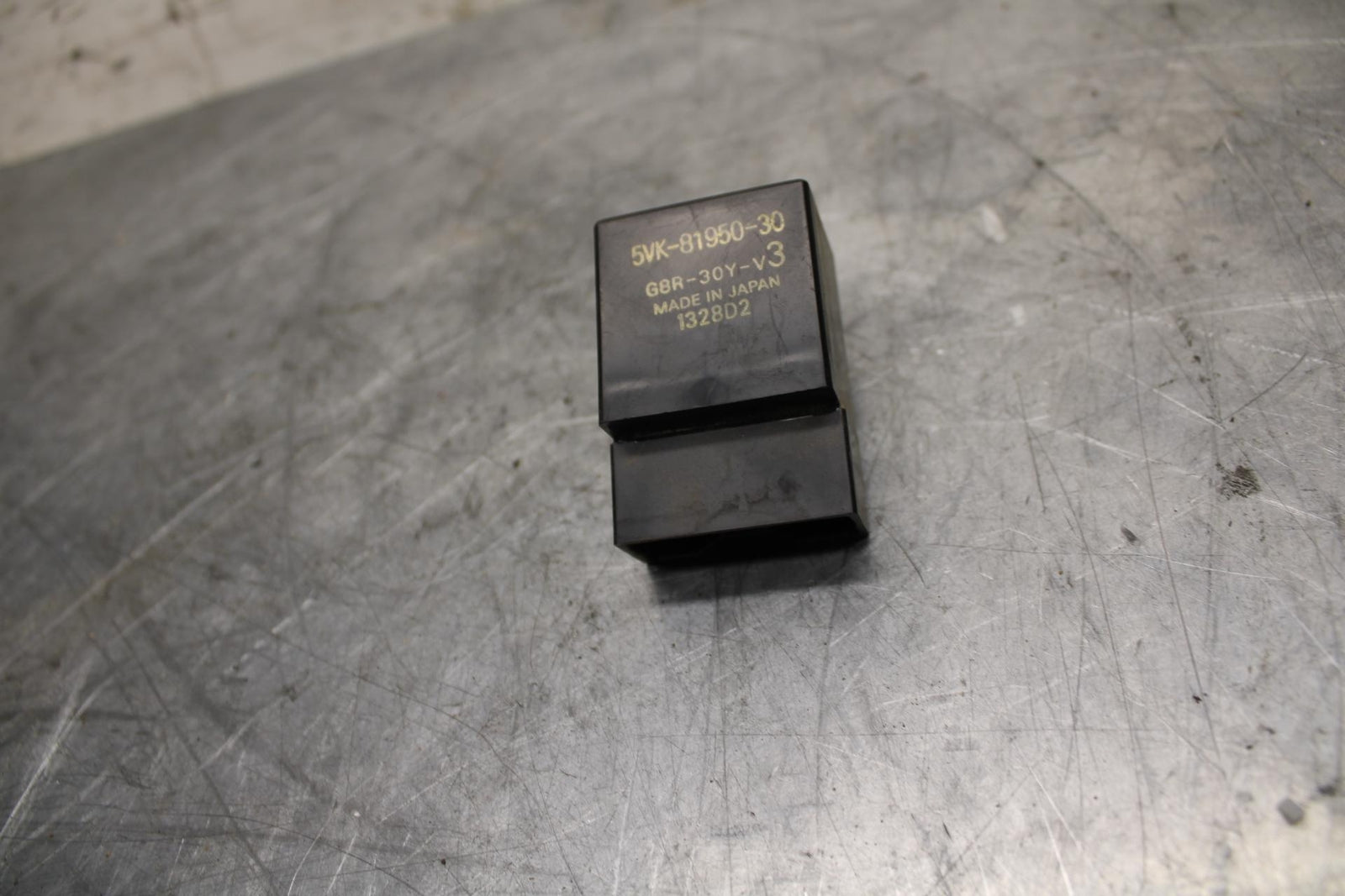 18 YAMAHA YZF R1  RELAY ASSEMBLY FUSE BOX FUEL PUMP BB473