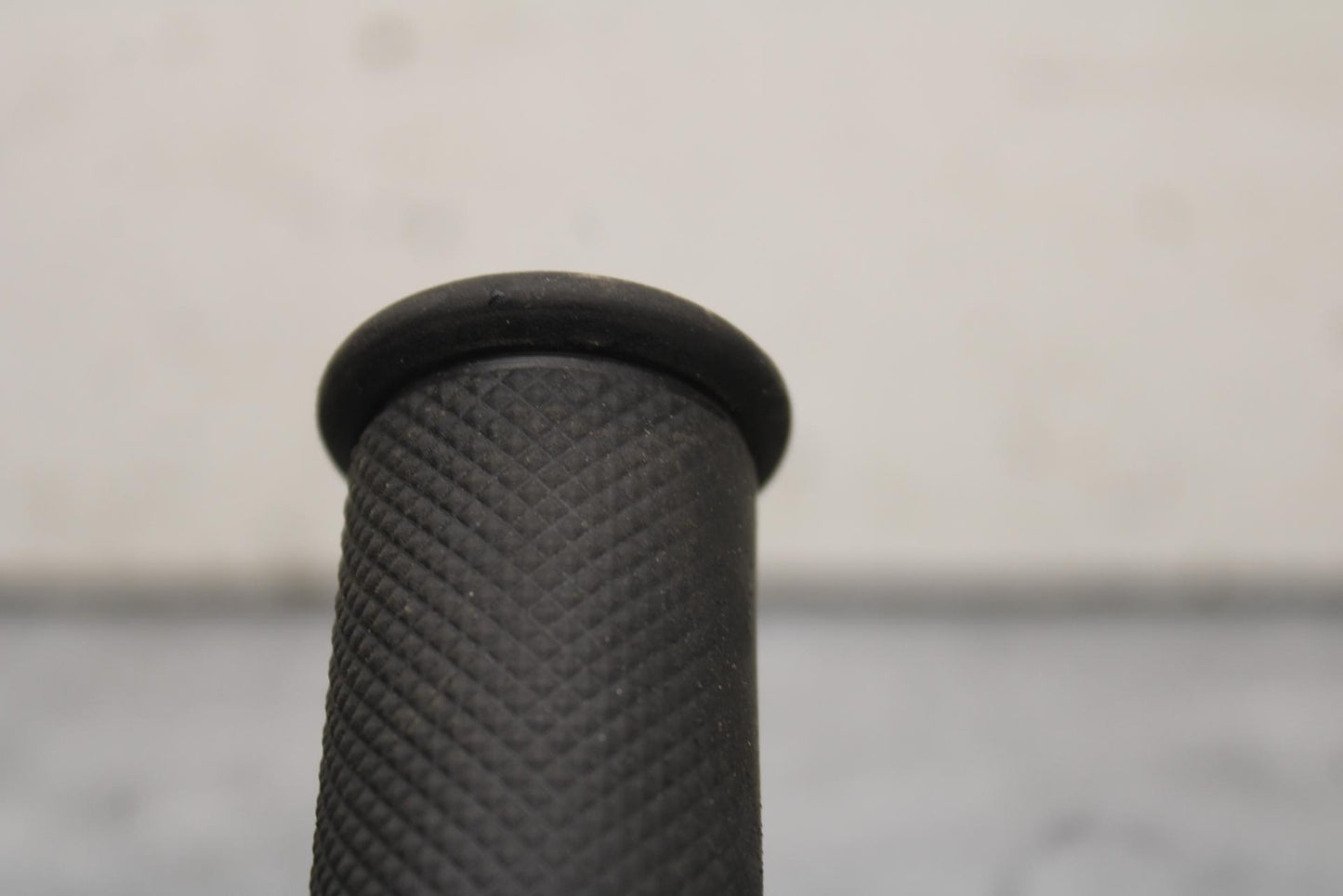 16-18 KTM 690 DUKE LEFT CLIPON HANDLEBAR GRIP BB631