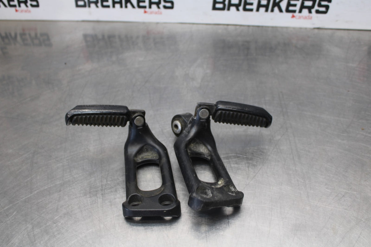09-17 HARLEY-DAVIDSON V-ROD REAR PASSENGER FOOT STEP PEG SET BB886
