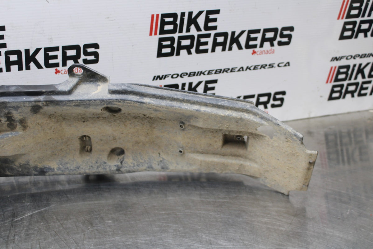 18 YAMAHA SUPER TENERE REAR BACK TAIL UNDERTAIL BATTERY TRAY PLASTIC BB832