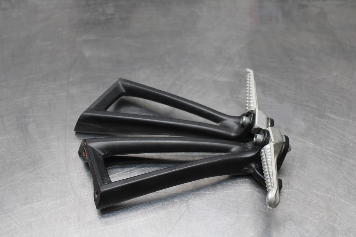 08-16 YAMAHA YZF R6 REAR BACK PASSENGER PEG SET PAIR BB856