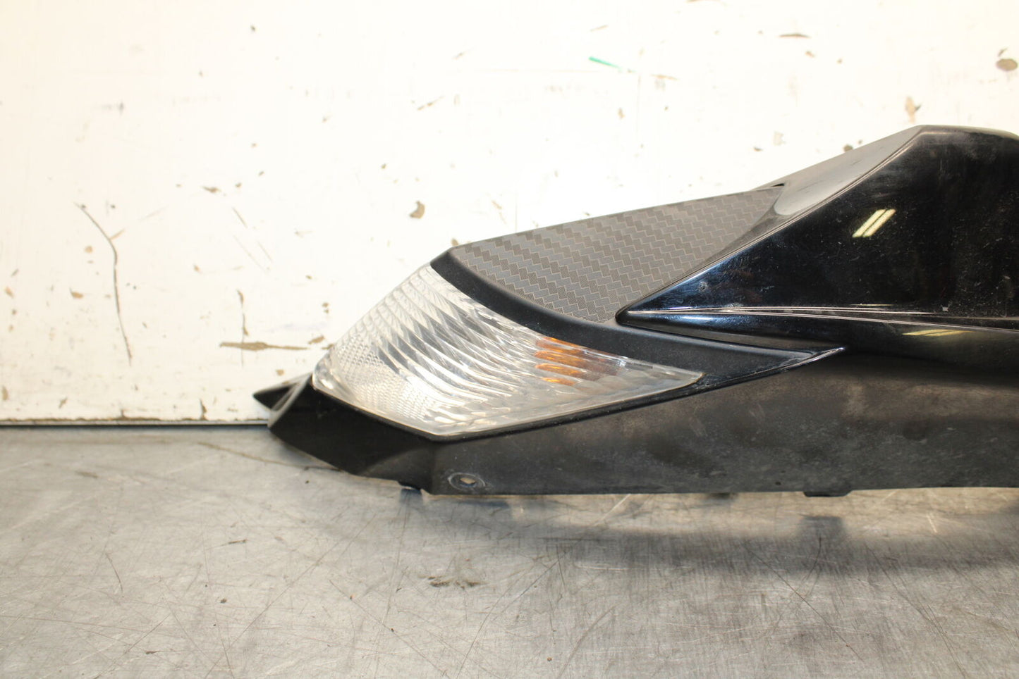 11-24 SUZUKI GSXR750 RIGHT REAR TAIL FAIRING COWL SHROUD 47100-15J10-YVB  BB714
