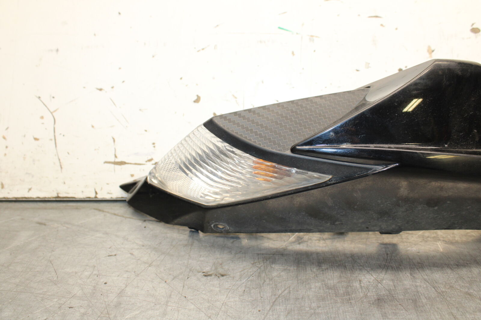 11-24 SUZUKI GSXR750 RIGHT REAR TAIL FAIRING COWL SHROUD 47100-15J10-YVB  BB714