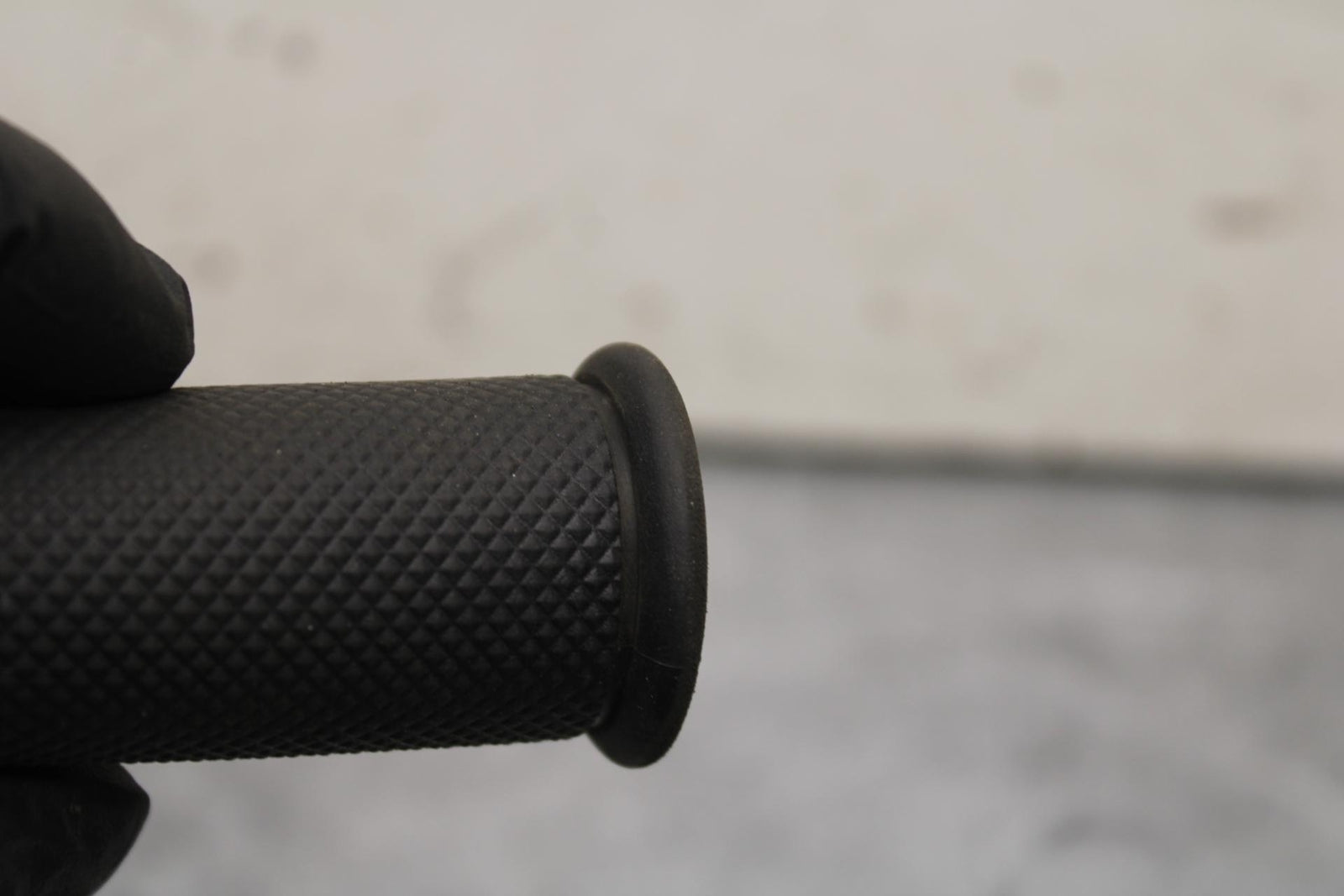 16-18 KTM 690 DUKE LEFT CLIPON HANDLEBAR GRIP BB631