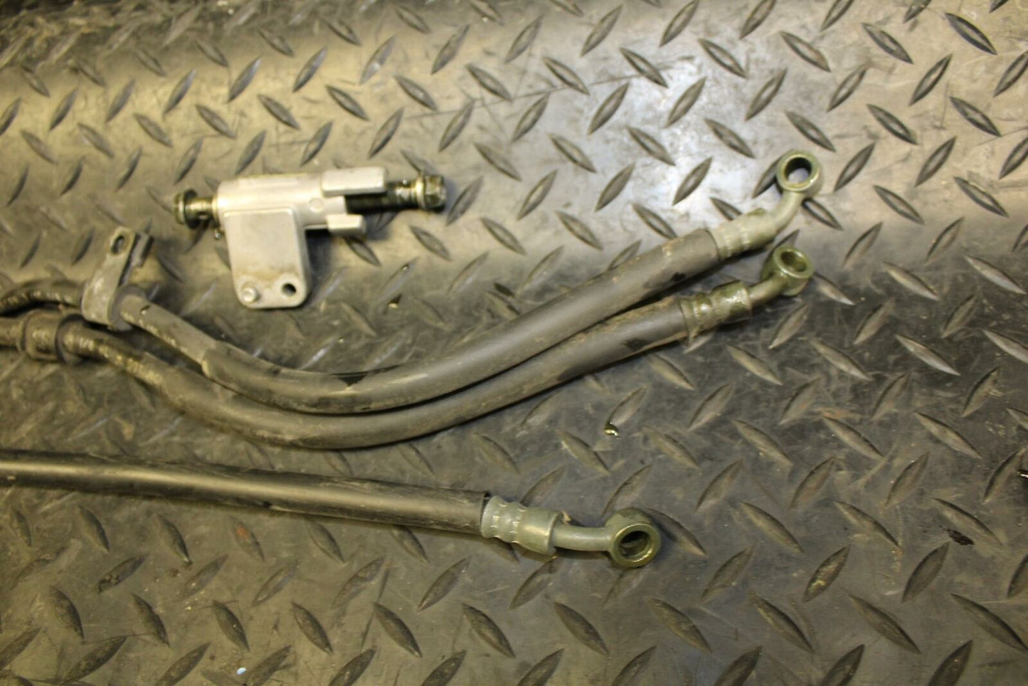 05-06 SUZUKI KATANA 750 GSX750F FRONT BRAKE CALIPER HOSES LINES bb166