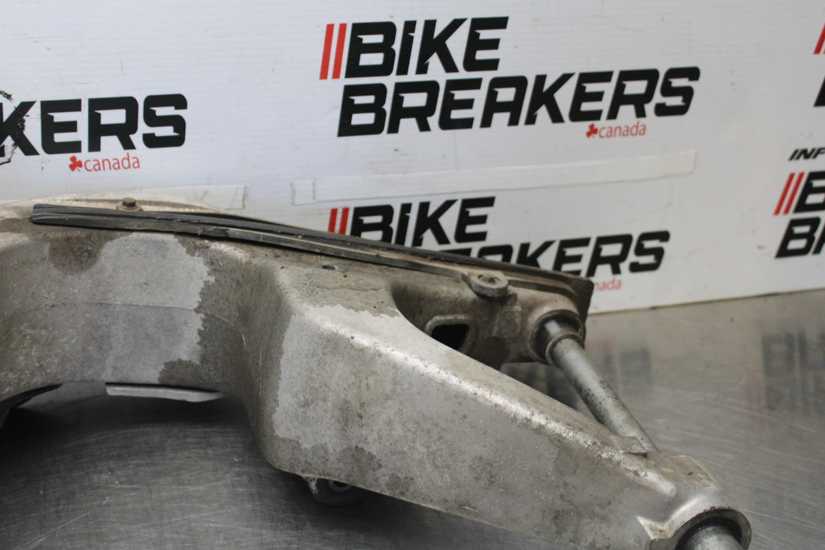 06-07 HONDA INTERCEPTOR 800 VFR800 REAR SWINGARM BACK SUSPENSION SWING ARM BB917